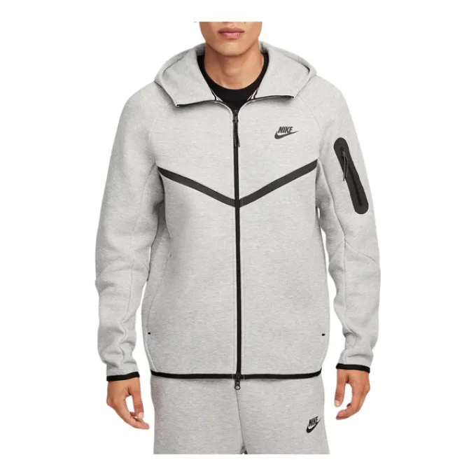 M_NK_TCH_FLC_FZ_WR_HOODIE_20_4__converted-square_99dfad35-a16c-4860-a1d2-d553704f9ec8_640x